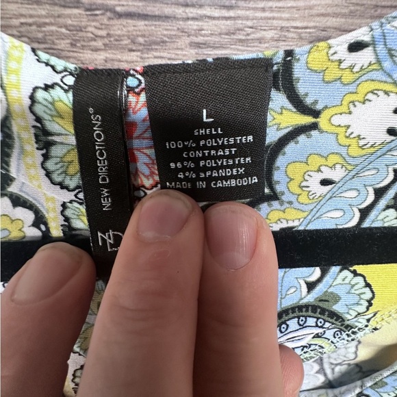 New Directions Multicolored Asymmetrical Tank Top with Rounded Neckline - Picture 4 of 4